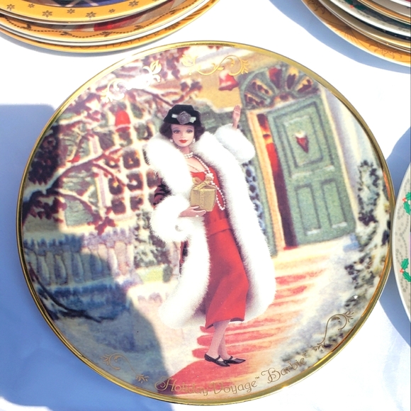 Multiple Collectable Barbie porcelain plates - Picture 7 of 16